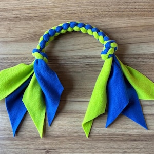 Brinquedo de puxar lã padrão azul escuro e verde-limão **Ótimo para agilidade, flyball e muito mais!**