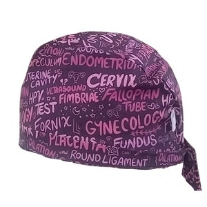 Gorro quirúrgico Calot block "Palabras de cirugía ginecológica sobre fondo morado". 2 tamaños a elegir.