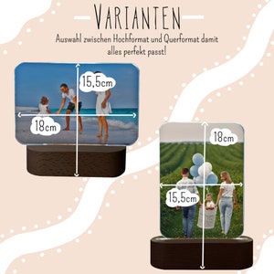 Op de afbeelding: Twee fotolijsten met verschillende ori&euml;ntaties, &eacute;&eacute;n portret en &eacute;&eacute;n landschap. Beide lijsten zijn 15,5 cm breed en 18 cm hoog. De lijsten zijn gemaakt van helder acryl en hebben een houten basis.