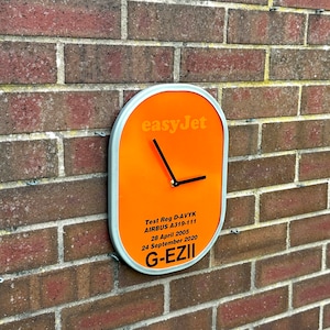 EASYJET AIRLINES G-EZII Airbus A319 Fensteruhr Fluggesellschaft Luftfahrt Upcycle Geschenk Flugzeug Flieger Flieger