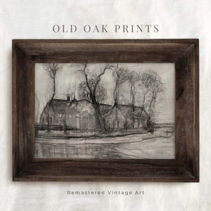 Op de afbeelding: Een zwart-witte vintage tekening van een huis met bomen in een ingelijste print. De print is in een donkerhouten lijst en heeft de tekst "Old Oak Prints" en "Remastered Vintage Art" erop.