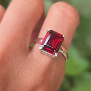 Anillo de rubí talla esmeralda, anillo llamativo de plata de ley 925, gema roja intensa (16 x 12 mm)