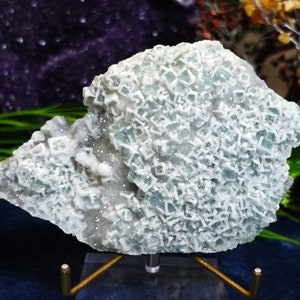 Hermoso espécimen de dulce de fluorita - piedra de crecimiento