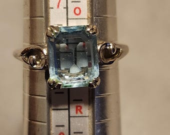 Vintage Avon Signed Blue Faceted Glass Silver Tone Scroll Band Ring.  Size 8