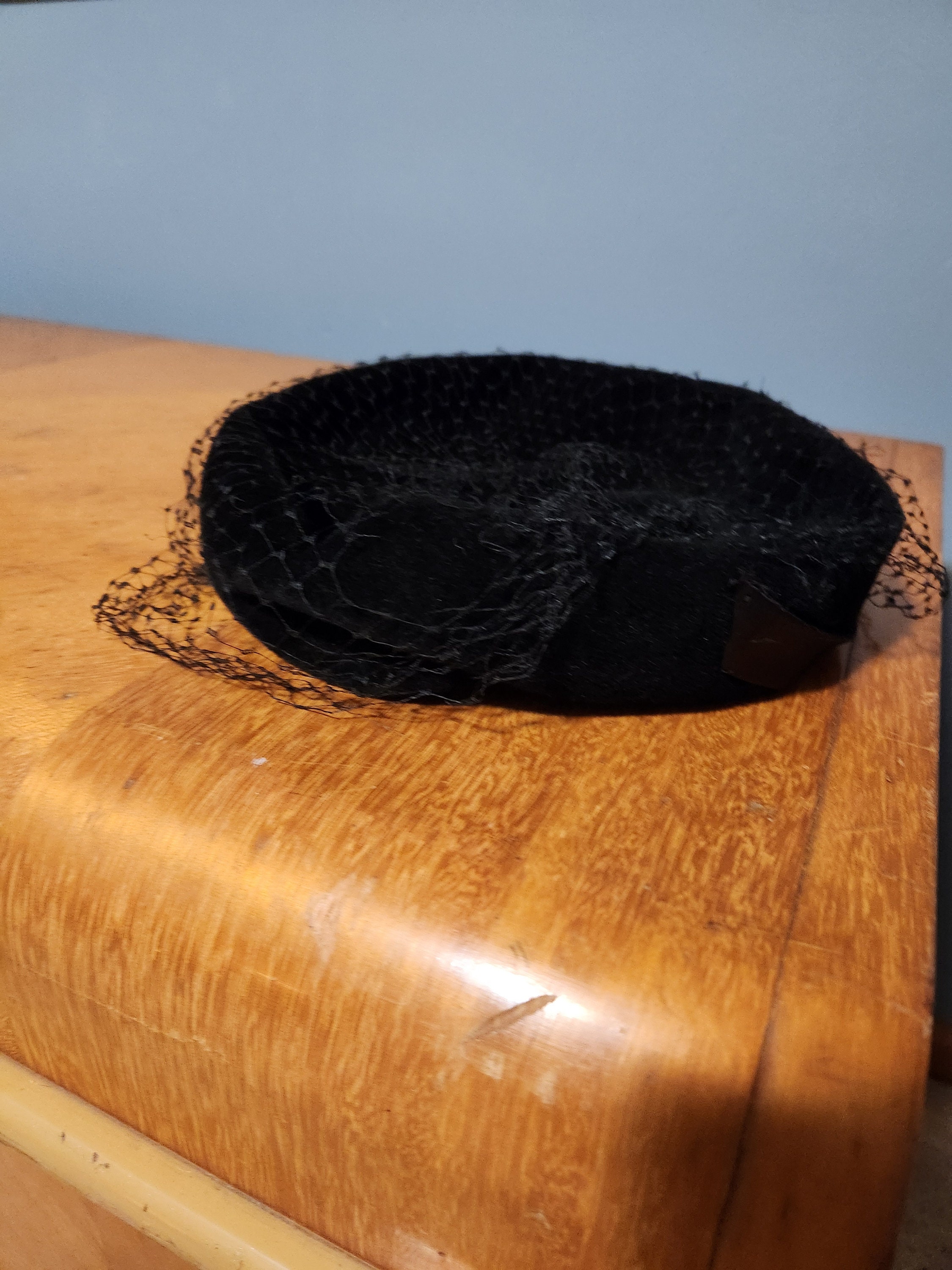 Vintage Gene Doris New York Peachbloom Velour Black Pill Box 