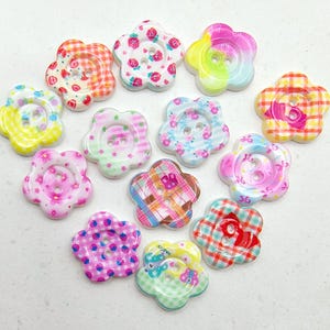 Bloemvormige knopen met patroon voor naai- en knutselbenodigdheden, 24 mm, 13-delige set