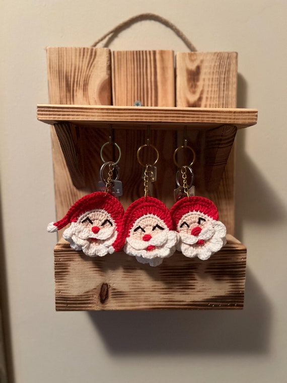 Portachiavi Babbo Natale Intrecciato: Ciondolo Natalizio Con Testa Verde/rossa, Regalo Per Bomboniere E Calza Della Befana.