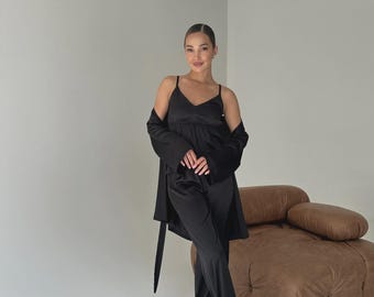 4-delat pyjamasset i siden för kvinnor, morgonrock, linne, shorts, byxor, brudkläder, myskläder, present, sovplagg, mjuk satäng, storlekar S M, elegant och lyxig