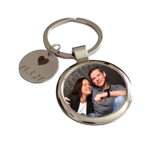 Personalized photo keychain with double-sided engravable pendant