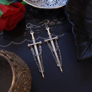 Pendientes de cadena con espada - Pendientes de cadena con espada grande - Pendientes de espada colgantes hipoalergénicos - Gótico, medieval, tarot, vikingo, alternativo