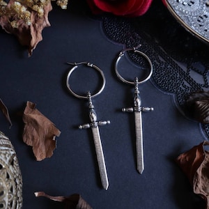 Créoles épée | Boucles d&#39;oreilles épée | Boucles d&#39;oreilles épée en acier inoxydable | Gothique, Wario, Vikings, sorcellerie, tarot, viking, alternative, goth