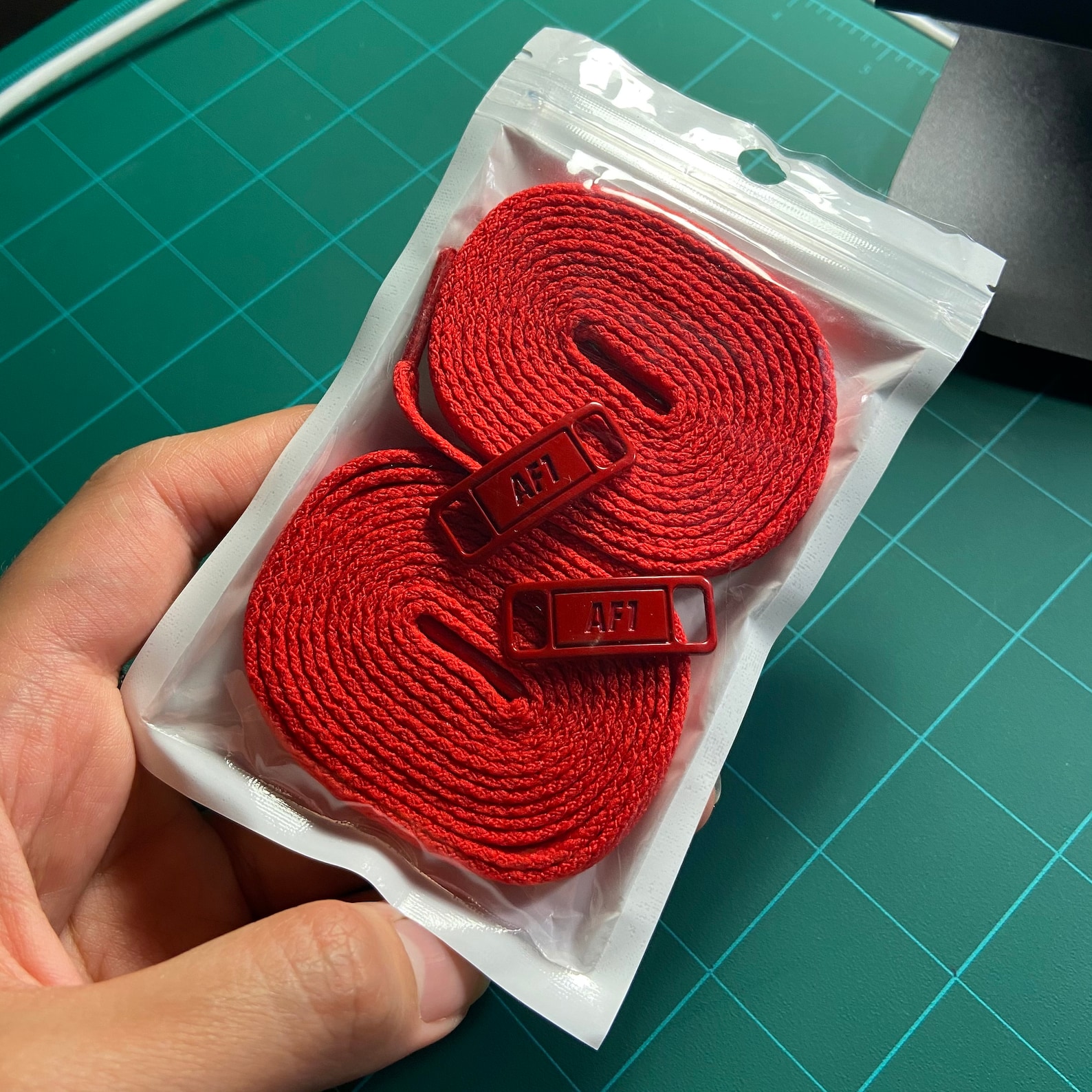 shoelace buckle nike