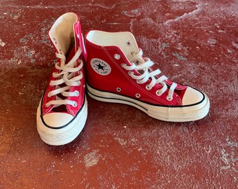red converse aesthetic