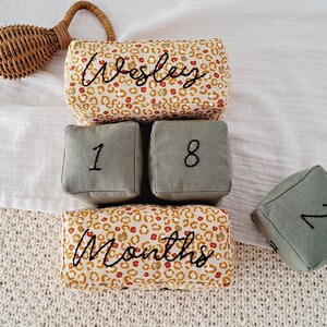 Bloques de meses personalizados para bebé, bloques de hitos de edad con estampado de leopardo, bloques mensuales verdes y marrones, decoración infantil moderna en tonos tierra