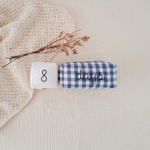 Juego de bloques marcadores de mes para recién nacidos bordados: accesorio fotográfico para fotos de hitos de bebé: decoración infantil de cuadros azul marino