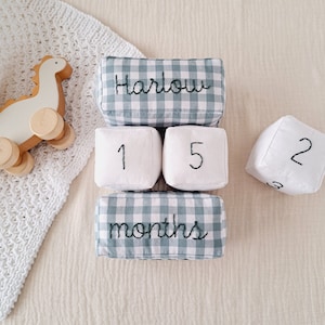 Blocs jalons vichy bleu sarcelle avec nom personnalisable - Accessoires photo pour la première année de bébé