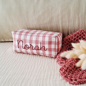 Personalisierter Namensblock, weicher Gingham-Namensblock, benutzerdefinierte handgestickter Block, Photo prop Baby Namensmitteilung, neue Babygeschenke für Mama