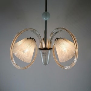 Famous and rare chandelier by Carlo Scarpa for Venini, with reticello glass, from the early 1940s.