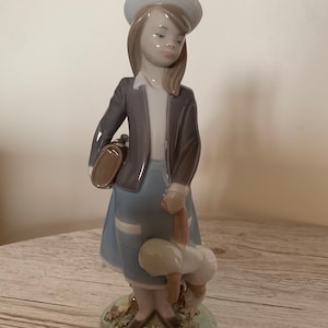 Retired Vintage Lladro Figurine made in Spain 1983   girl 5218 back to school excellent condition rare !