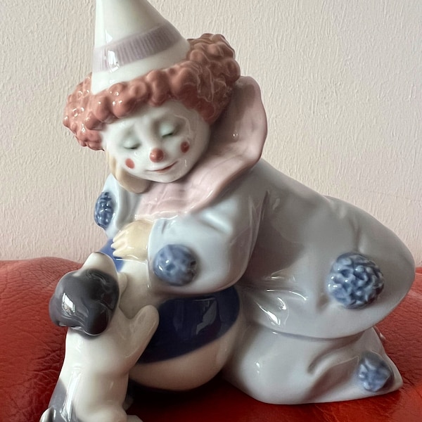 Vintage Spanish Lladro figurine Pierro with Puppy and Ball 5278  ! Excellent condition