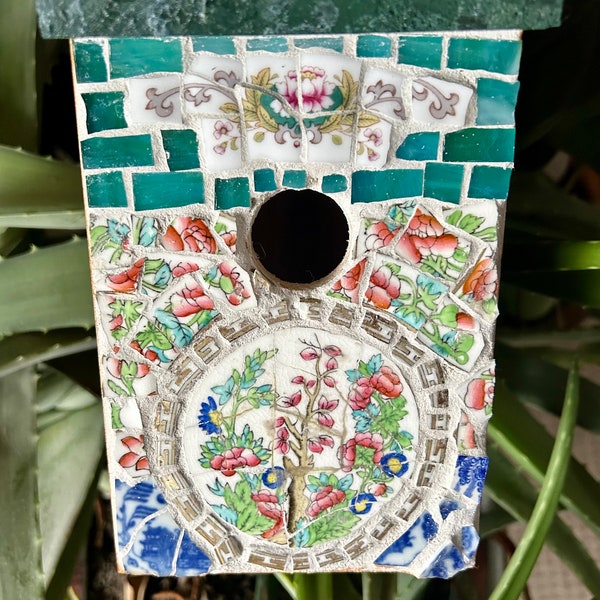 Cabane à oiseaux en mosaïque vintage fabriquée à la main par des artisans indiens, motif saule indien, décoration de jardin, oeuvre d'art sur mesure Picassiette « Joie de l'Orient »