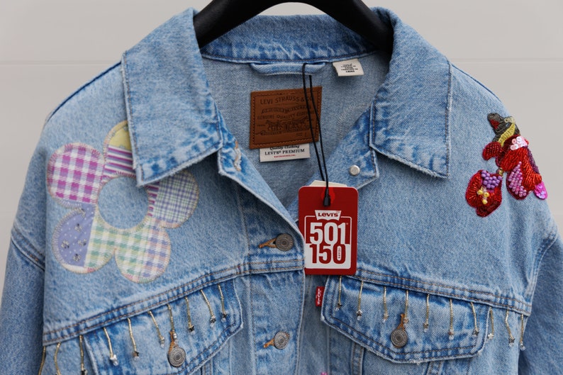 NUOVA giacca di jeans Levi's decorata immagine 3