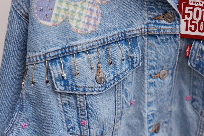 NUOVA giacca di jeans Levi's decorata immagine 4