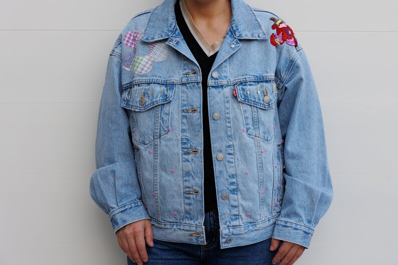 NUOVA giacca di jeans Levi's decorata immagine 5