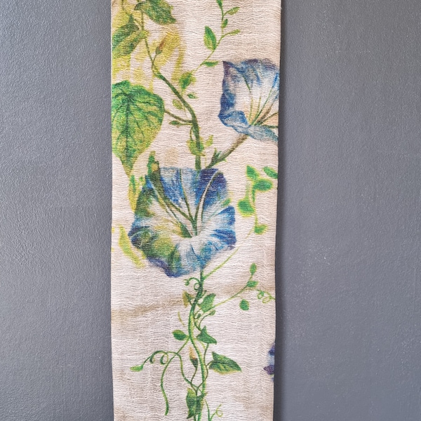 wandhanger met blauwe bloemen