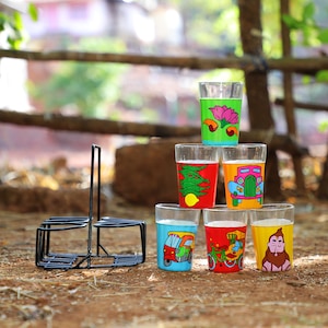 Traditionelles indisches Chai-Glas 6er-Set Schneiden Chai Glas mit Eisen Teeständer indische Teetassen Set Holi Housewarming Geschenk für Frau 90 ml