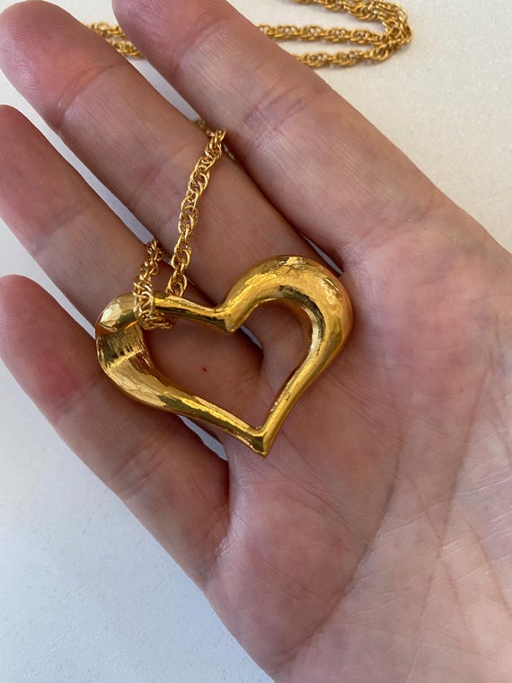 【Givenchy】Gold-Tone Stone Heart Pendant Necklace, GIVENCHY Heart Light Stone Necklace Accessories Gold Tone