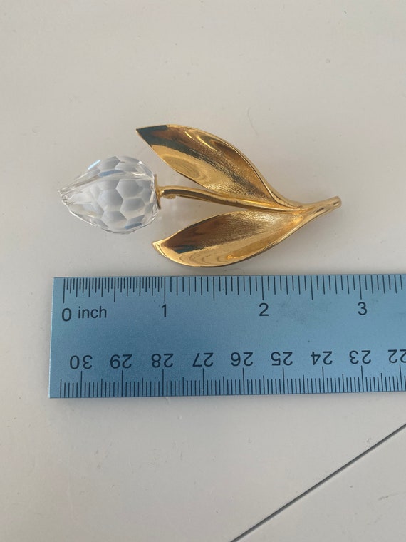 Vintage Gold Tone and Swarovski Crystal Flower Br… - image 4