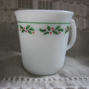 Set of 4 Vintage Christmas Corning Ware Coffee Mugs Holly/Berries Trim Milk Glass Tea Cups