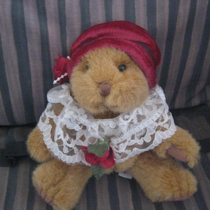 Russ Berrie Bears From the Past, Li&#39;l Dutchess Stuffed Bear Lace Collar & Bonnet, Small Stuffed Lady Bear, Vtg Russ Berrie Co. Teddy Bears