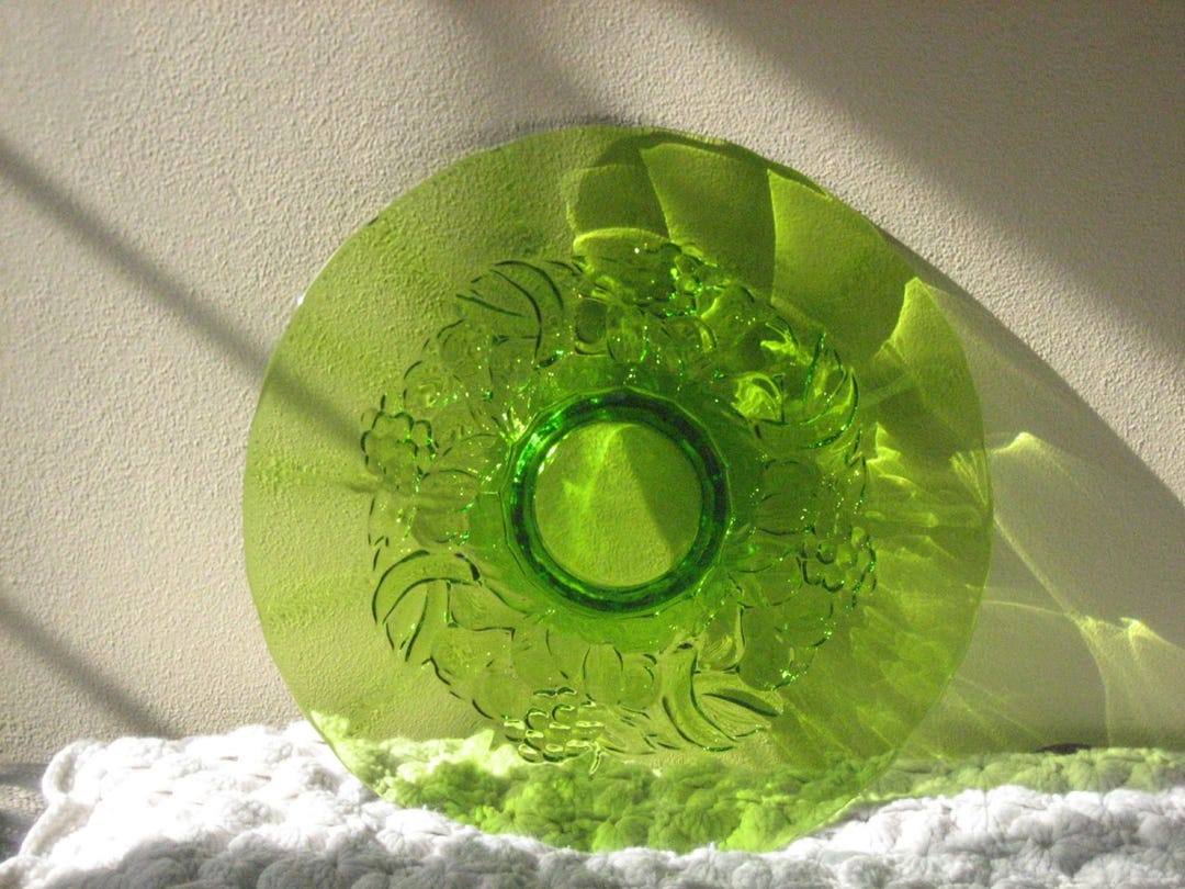 Large Green Cake Plate main image 1