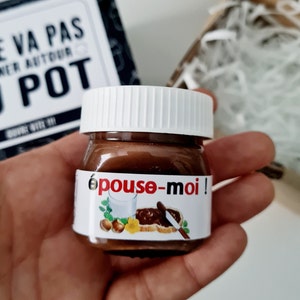 Nutella Dans Un Pot De 25 Grammes Personnalisé Avec Un Adhésif De Baptême D  Enfant