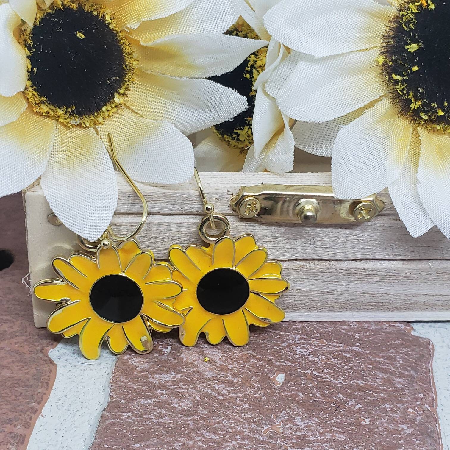 Adorable sunflower dangle earrings. Etsy