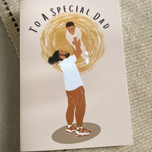 Papà nero/di razza mista con i dreadlocks Biglietto per la festa del papà. Biglietto d'auguri. Miglior papà/biglietto d'auguri per il miglior ragazzo. Il figlio nero afroamericano localizza la luce