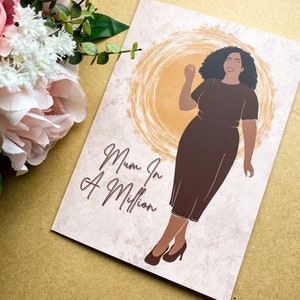 Tarjeta negra del Feliz Día de la Madre: Mamá en un millón de tarjetas de felicitación de la Reina Negra Mujer Mágica Diversa Mamá Afroamericana Mamá Raza mixta Mamá