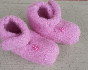 Süße Babyschuhe gefilzt für die Allerkleinsten in rosa, 2 verschiedene Größen