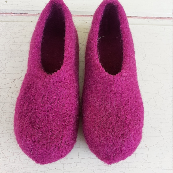 Felt shoes for children and adults, berry-colored, available in all sizes