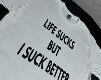 Het leven is slecht, maar ik zuig beter T-shirt