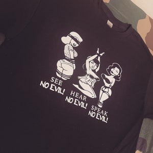 No veas el mal, no escuches el mal, no hables de la camisa malvada