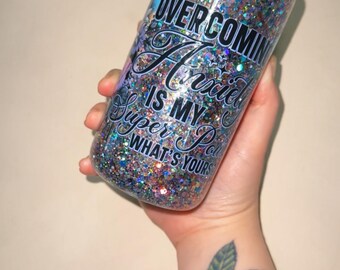 Premade Angst overwinnen is mijn superkracht. Wat is die van jou? Snowglobe-beker