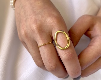 Zierlicher minimalistischer Goldring, dünner Goldring, winziger Ring, einfacher verstellbarer Ring, stapelbarer Ring, minimalistischer Schmuck, Geschenk für sie, Geburtstagsgeschenk