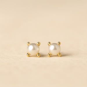 14K Gold Pearl Stud Earrings: Dainty Freshwater Pearl Jewelry