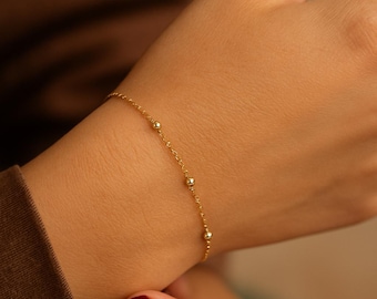 Wasserdichtes 18K Vergoldetes Perlenarmband: Zierlicher Stapelschmuck
