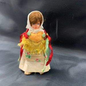 Antike Trachtenpuppe - 13cm - handbemaltes Gesicht - guter Zustand - Sammlerpuppe - Gliedmaßen mit Schnüren