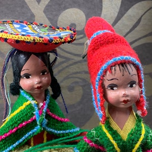 Peru - 2 lovely dolls in traditional costumes - Handmade in Peru - 24 cm tall