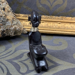 Vintage African Statuette – Hand Carved Wooden Female Figure with Jewelry – Tribal Art Sculpture – Ethnographic Decoration